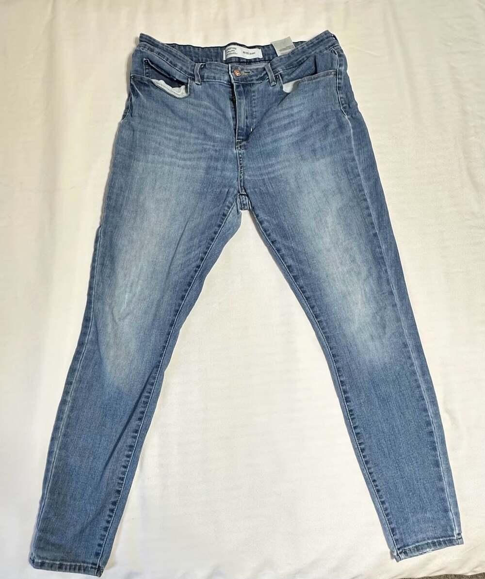 Signature by Levi Strauss & Co. Mid Rise Skinny Jeans 14M W32 L30 Blue